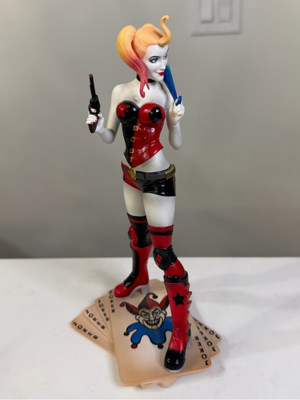 Harley Quinn DC Comics White Display figurine with Base